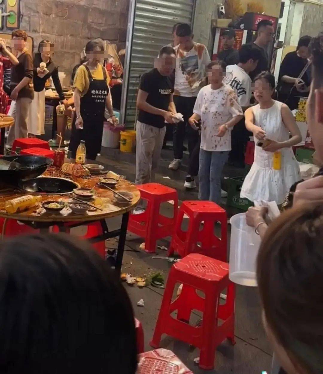 已离世！店主做法被点赞不朽情缘掉进火锅的小猫